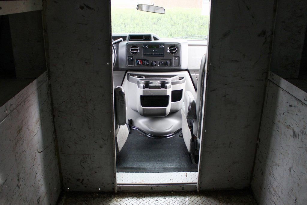 Used 2014 Ford E-350 and Econoline 350 Super Duty w/ Power Windows & Locks Group image 12