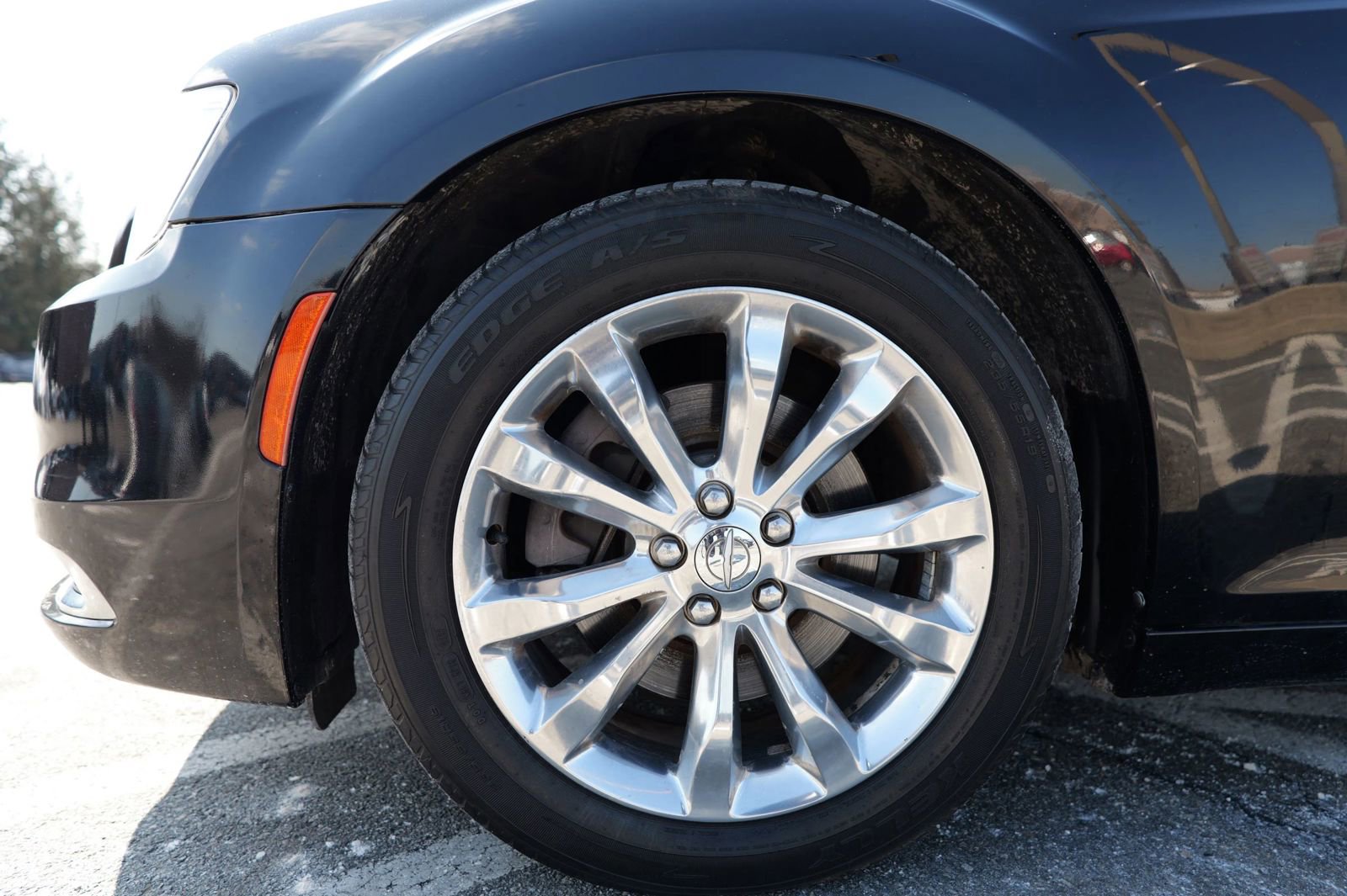 Used 2018 Chrysler 300 Limited image 15