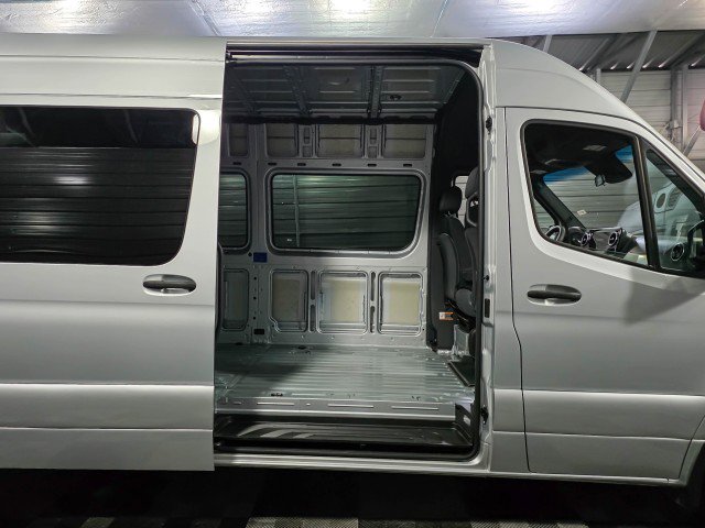 Used 2022 Mercedes-Benz Sprinter 3500 image 11