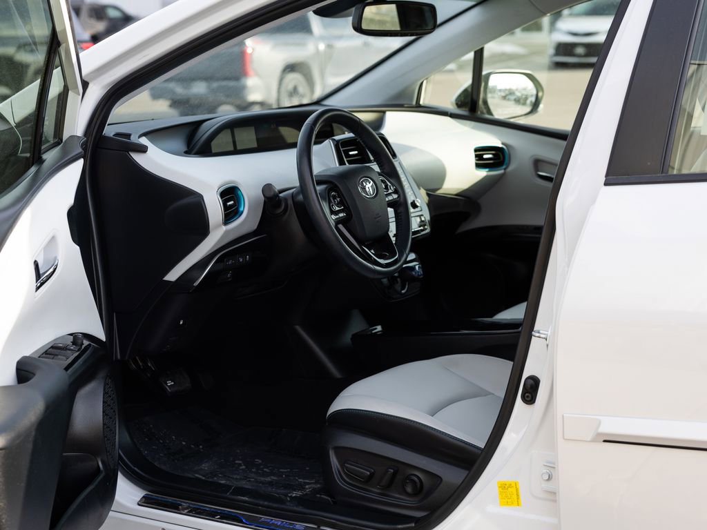 Used 2022 Toyota Prius XLE FWD image 25