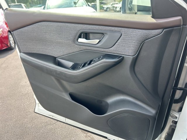 Used 2023 Nissan Rogue SV image 28