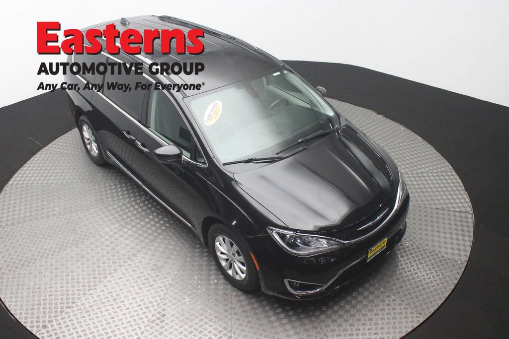 Used 2019 Chrysler Pacifica Touring-L FWD image 3