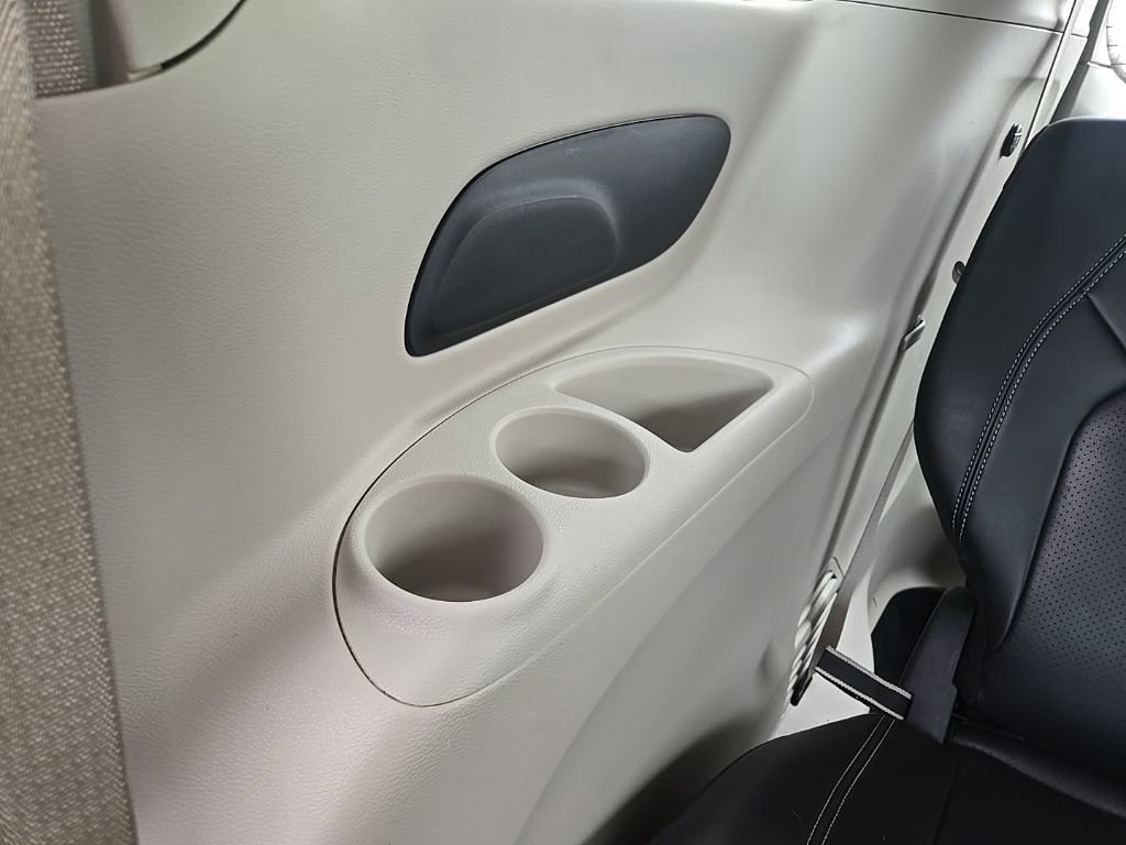 Used 2024 Chrysler Pacifica Touring-L image 84