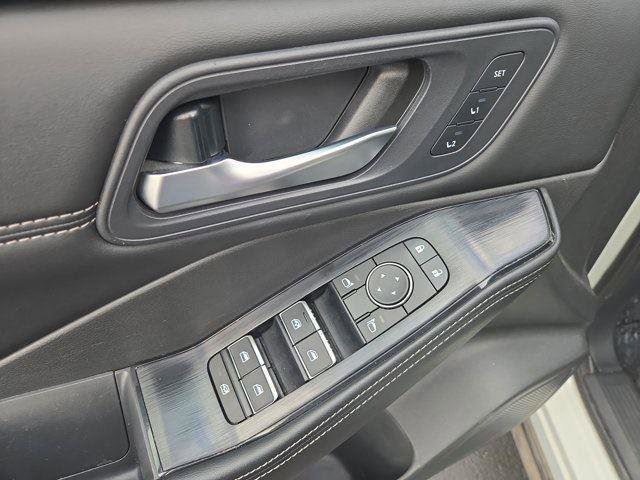 Used 2023 Nissan Rogue SL w/ SL Premium Package image 15