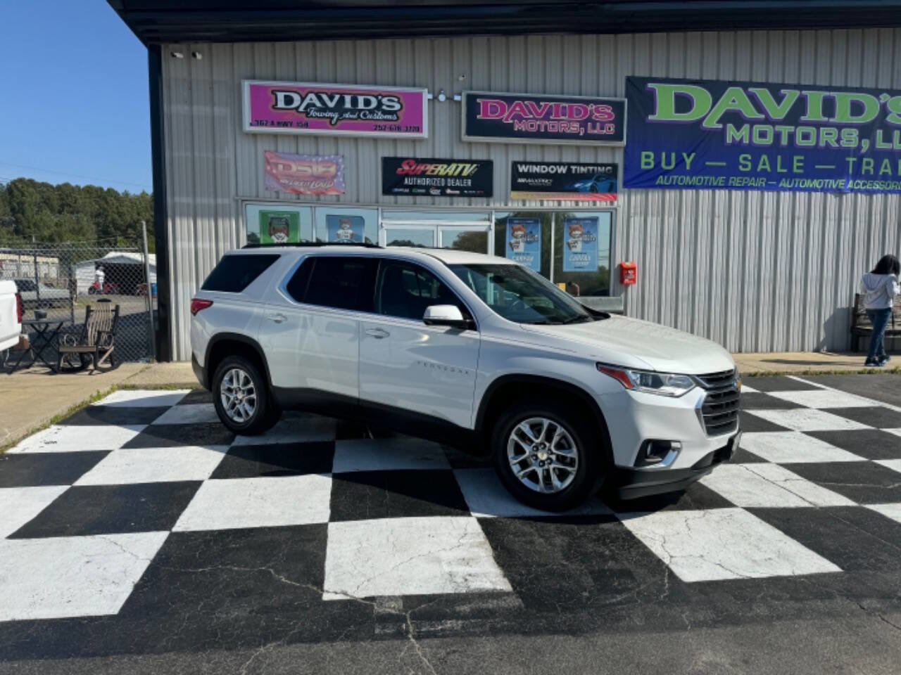 Used 2019 Chevrolet Traverse LT image 2
