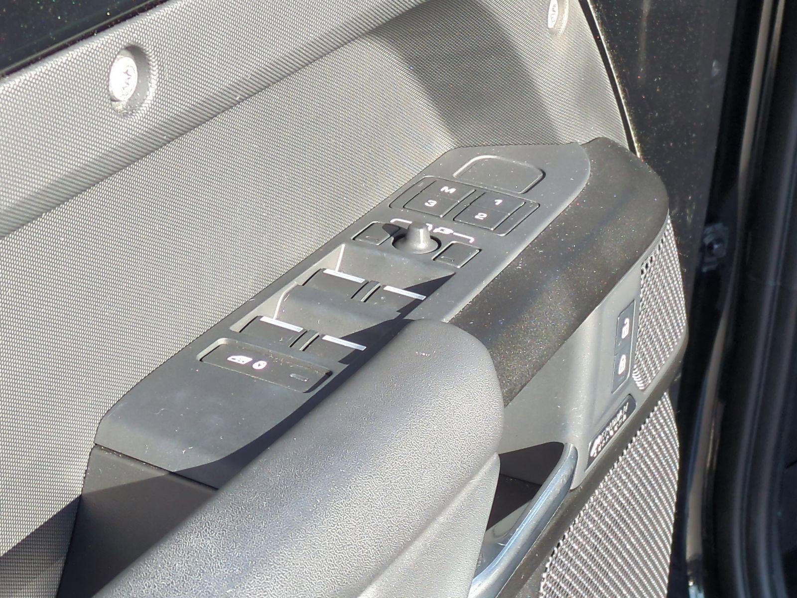 Used 2023 Land Rover Defender 110 V8 image 15