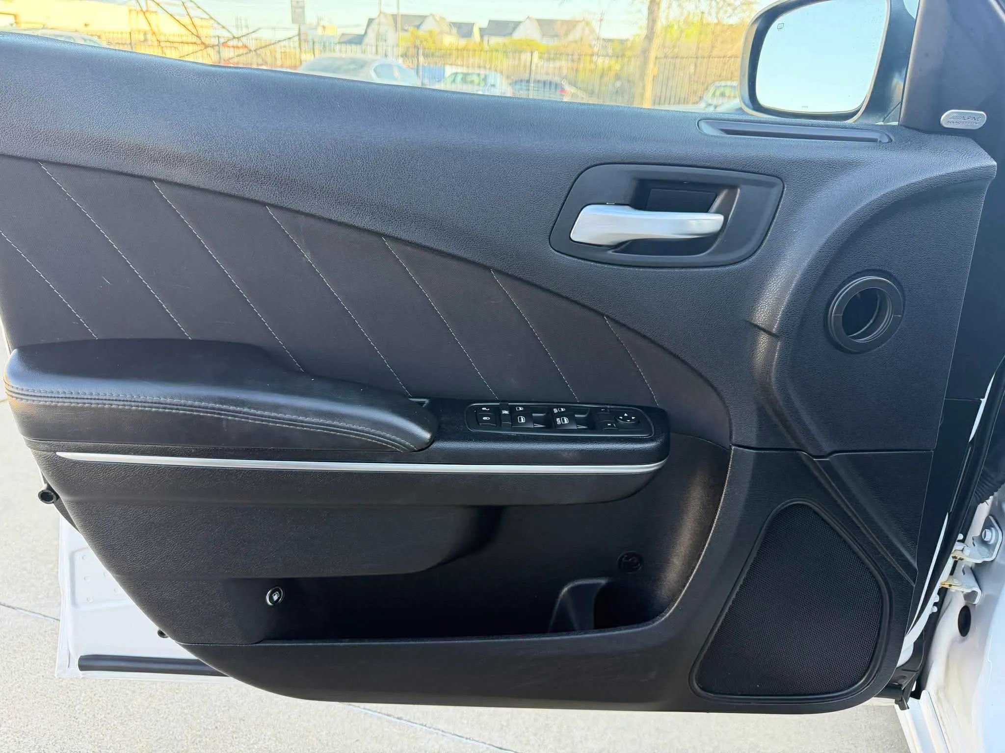 Used 2016 Dodge Charger SXT image 10