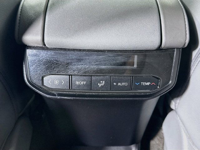 Used 2023 Toyota Highlander XLE FWD image 25