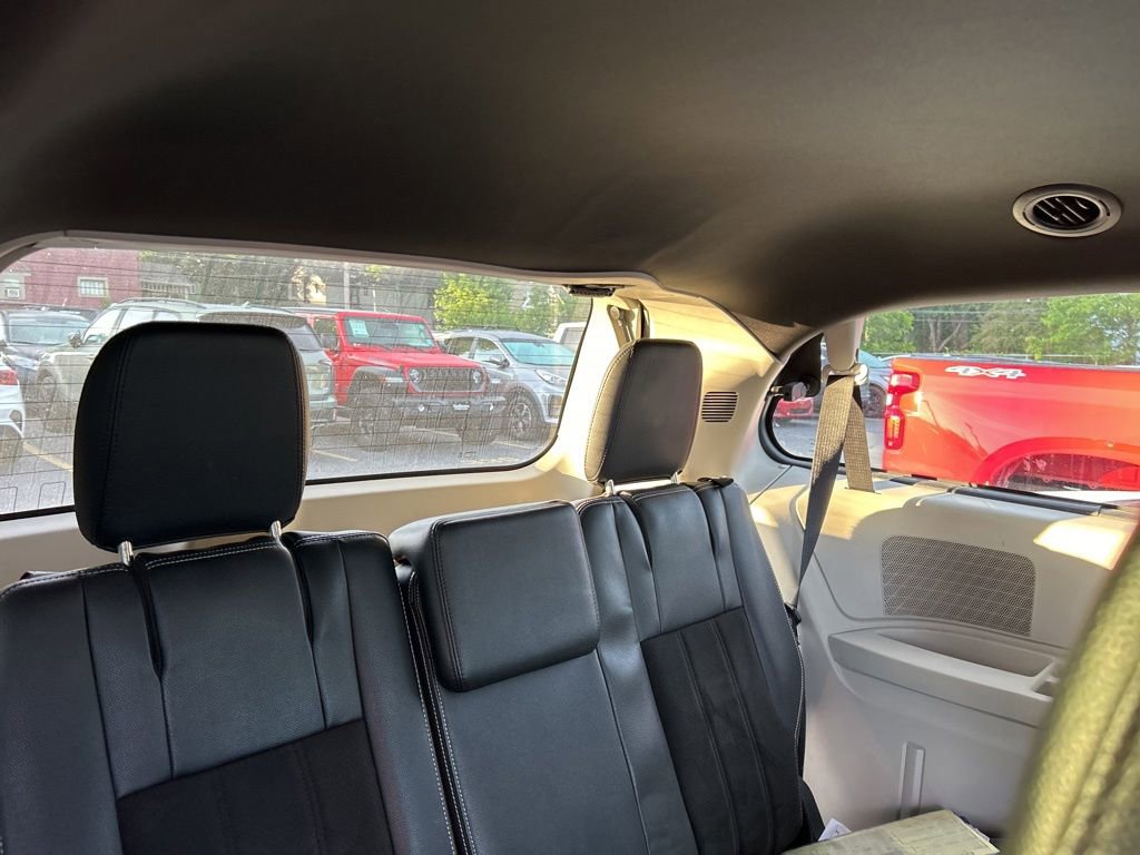 Used 2019 Dodge Grand Caravan SXT FWD image 13
