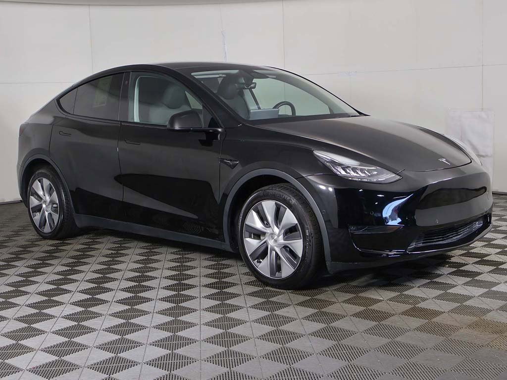 Used 2022 Tesla Model Y Long Range image 2