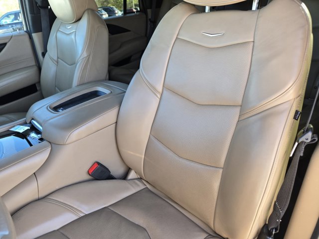 Used 2019 Cadillac Escalade Platinum image 16