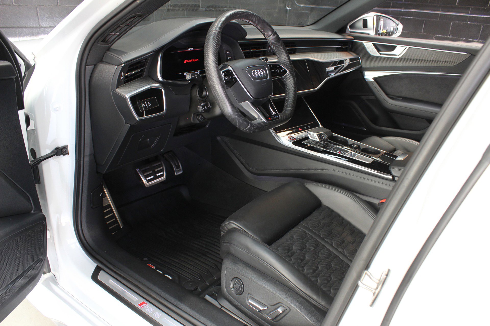 Used 2023 Audi RS 6 image 38