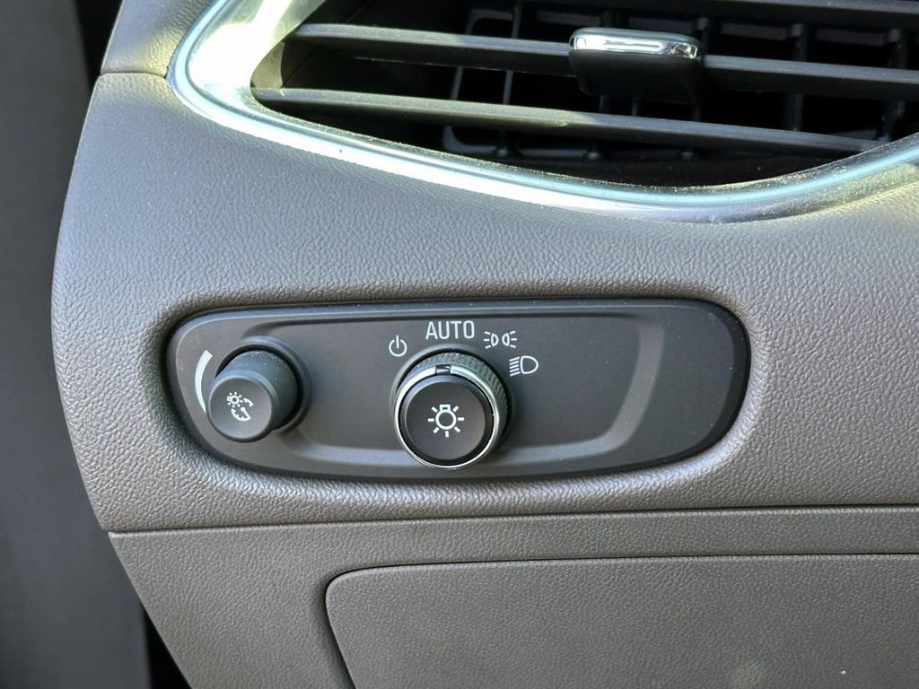 Used 2019 Chevrolet Malibu Hybrid image 19