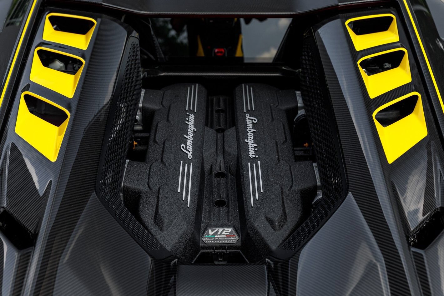 Used 2025 Lamborghini Revuelto AWD/4WD image 21