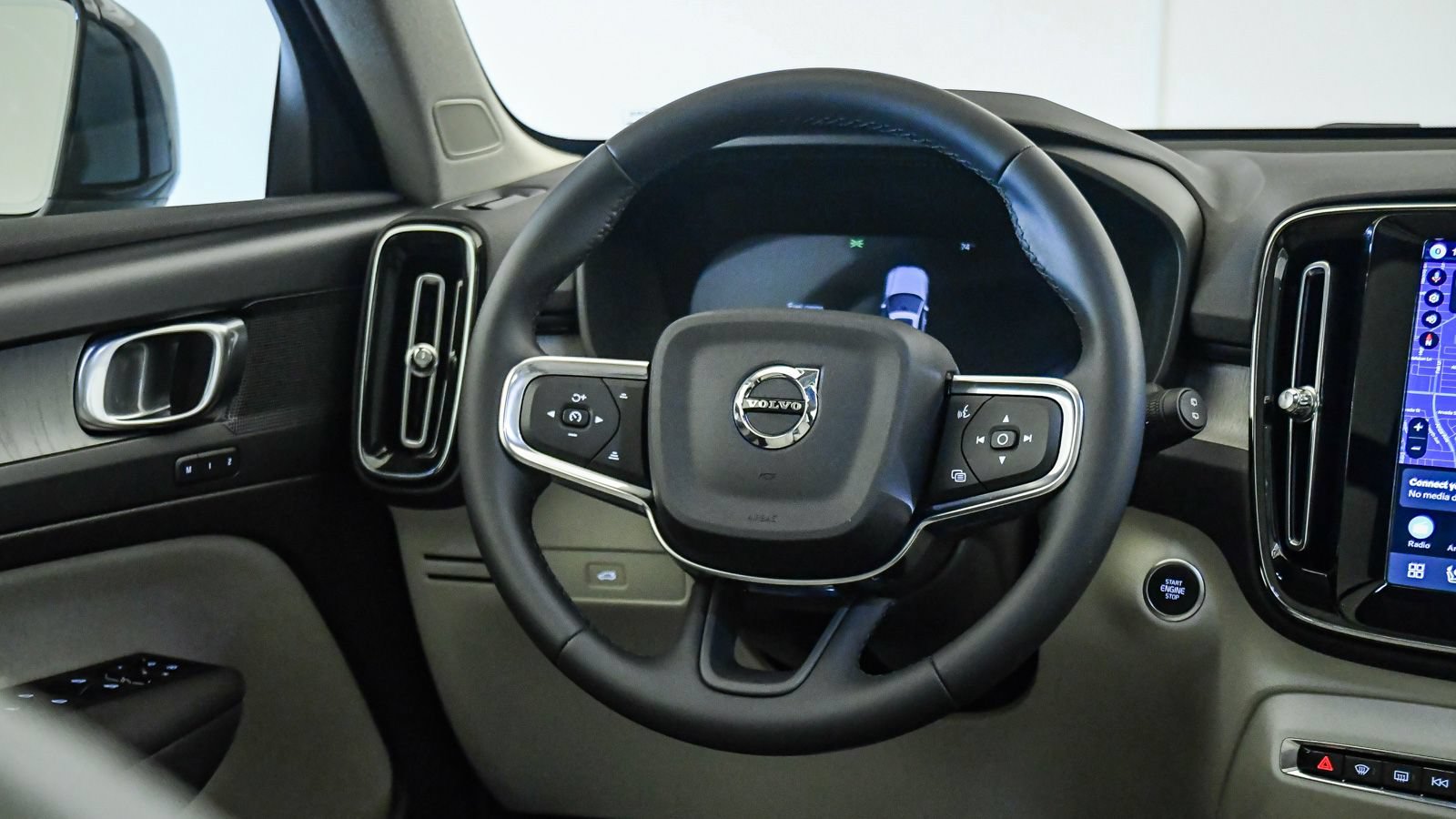 Certified 2026 Volvo XC40 B5 Plus AWD/4WD image 13