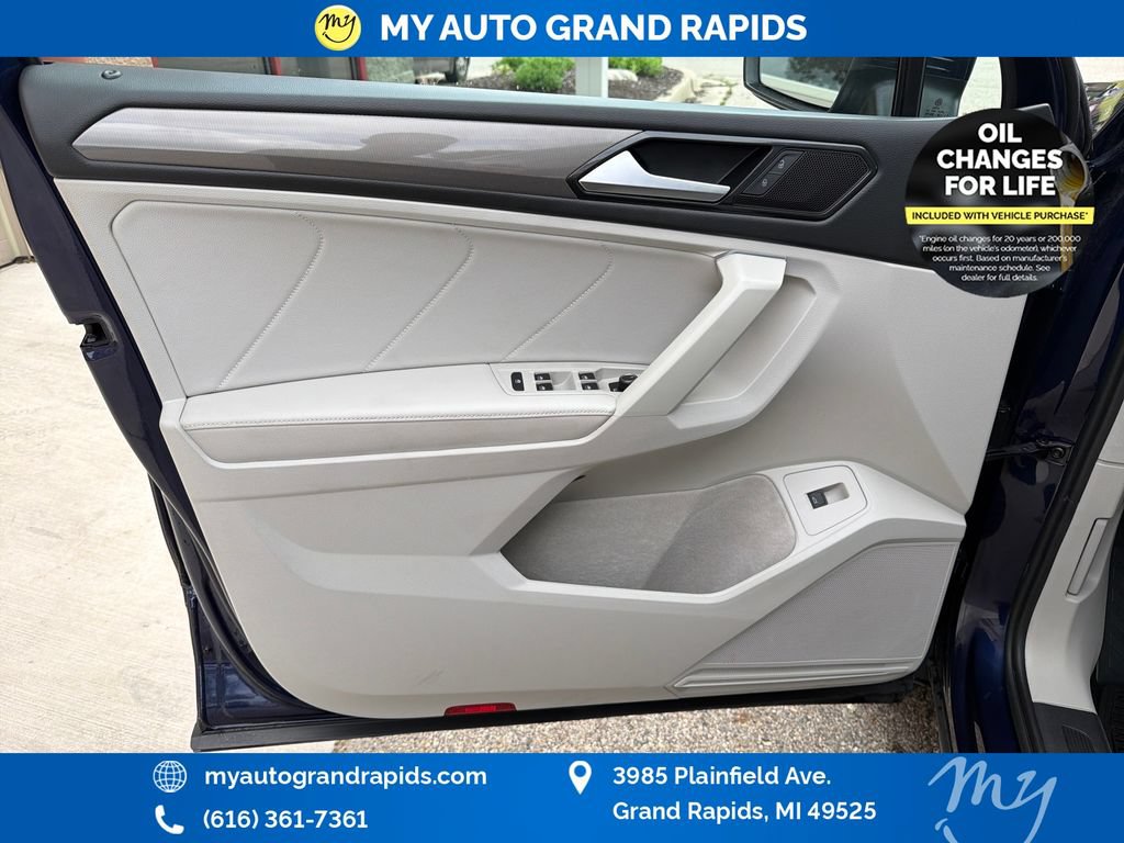 Used 2022 Volkswagen Tiguan SE AWD/4WD image 10