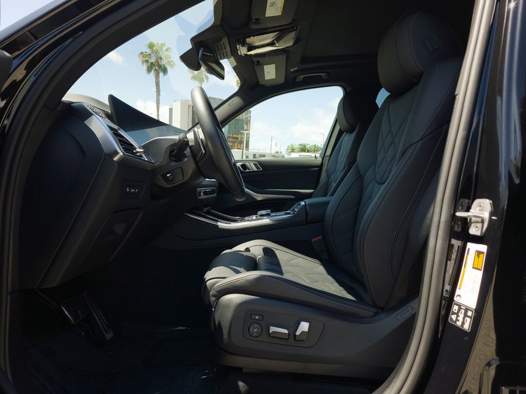 Used 2025 BMW X5 xDrive40i w/ M Sport Package AWD/4WD image 8