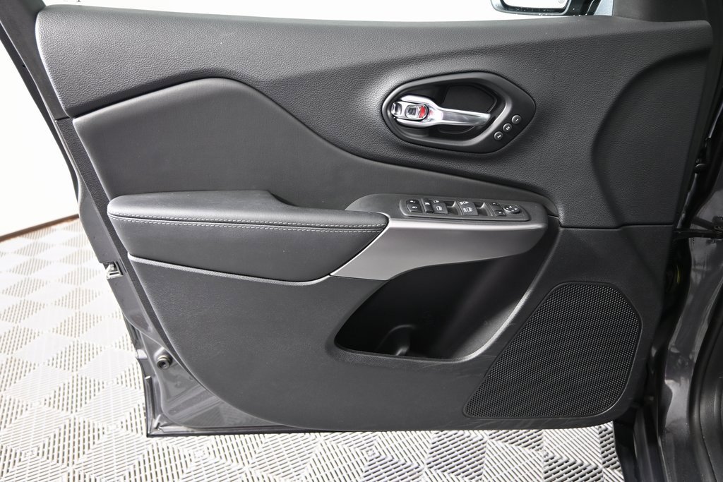 Used 2022 Jeep Cherokee Limited image 18