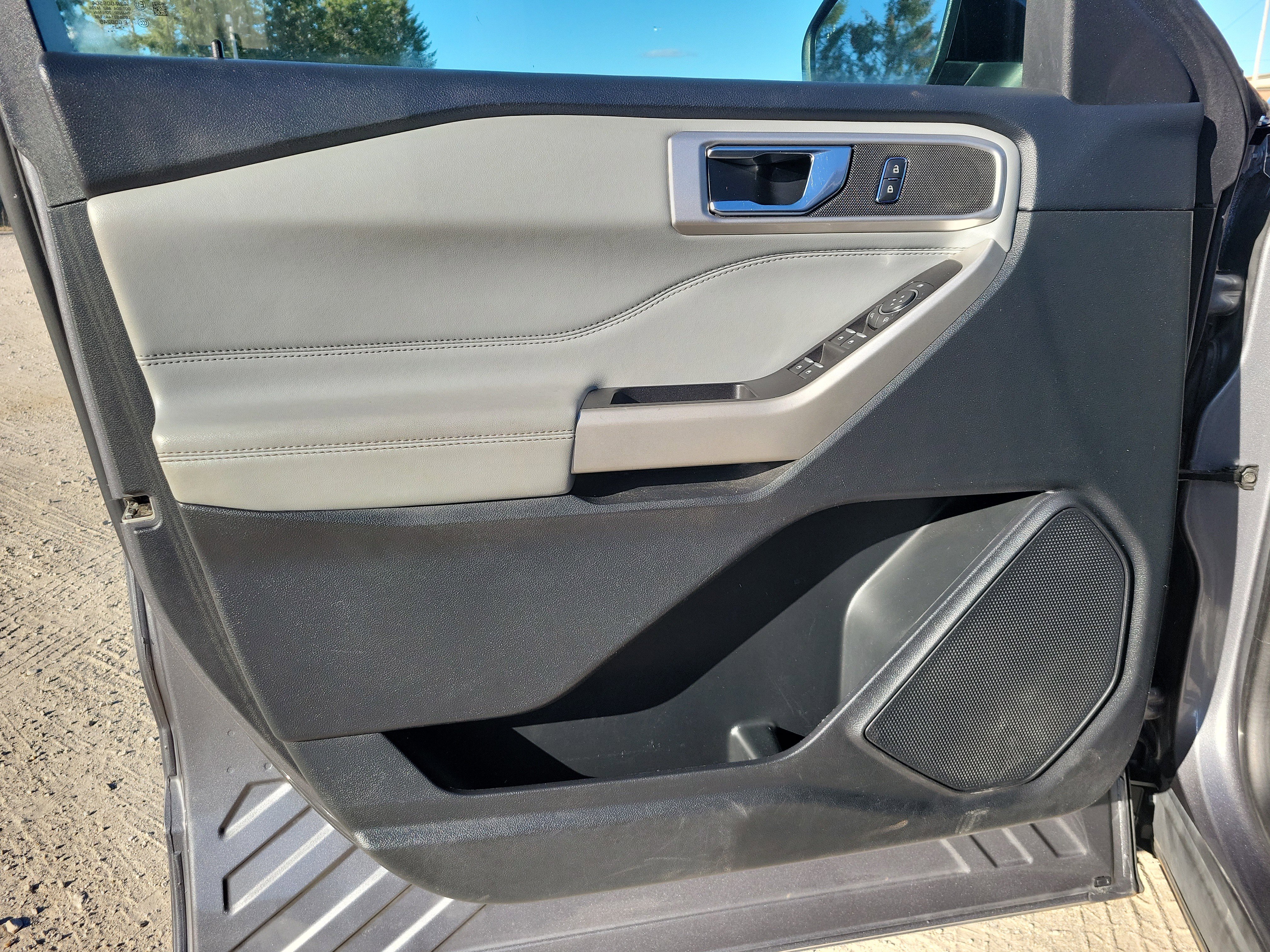 Used 2022 Ford Explorer XLT w/ Equipment Group 202A image 15