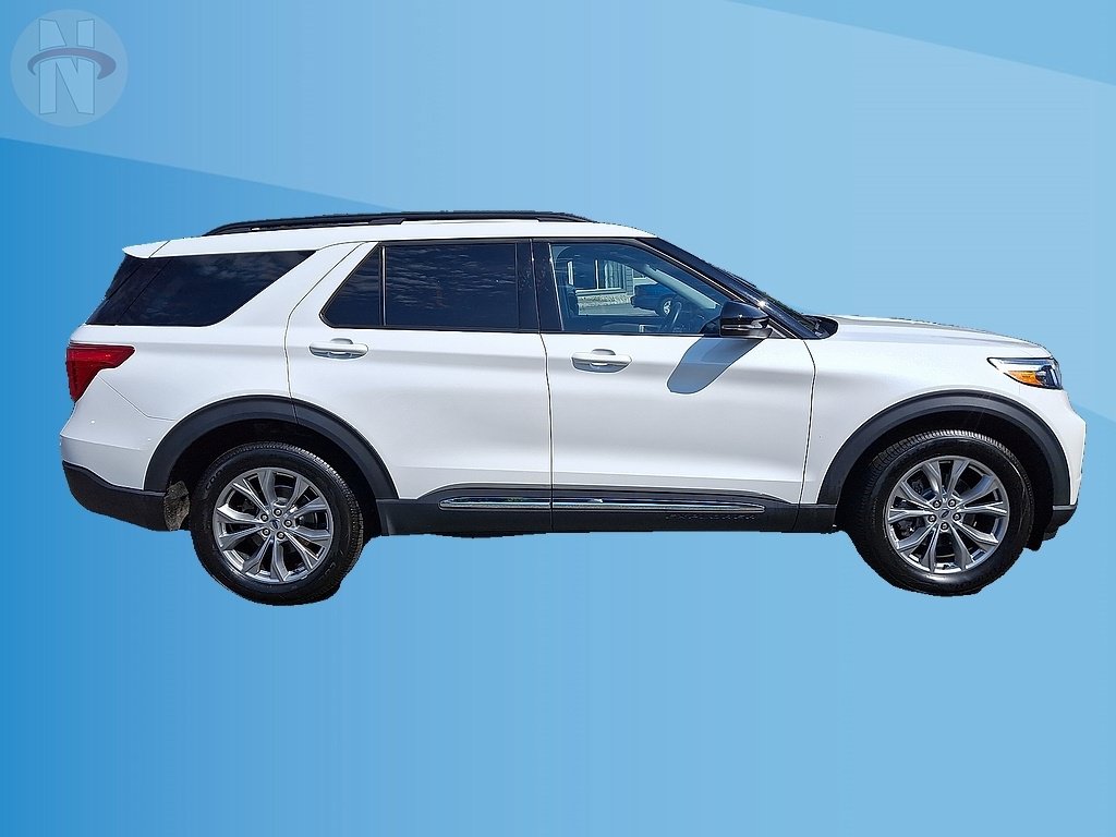 Used 2024 Ford Explorer XLT w/ Equipment Group 202A AWD/4WD image 18