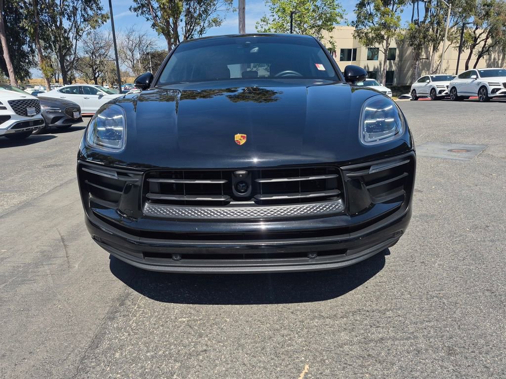 Used 2023 Porsche Macan image 3