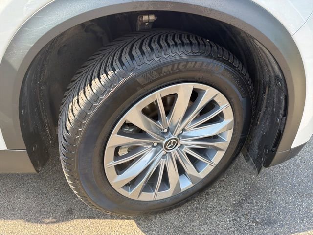 Used 2024 MAZDA CX-90 Plug-In Hybrid w/ Preferred AWD/4WD image 12
