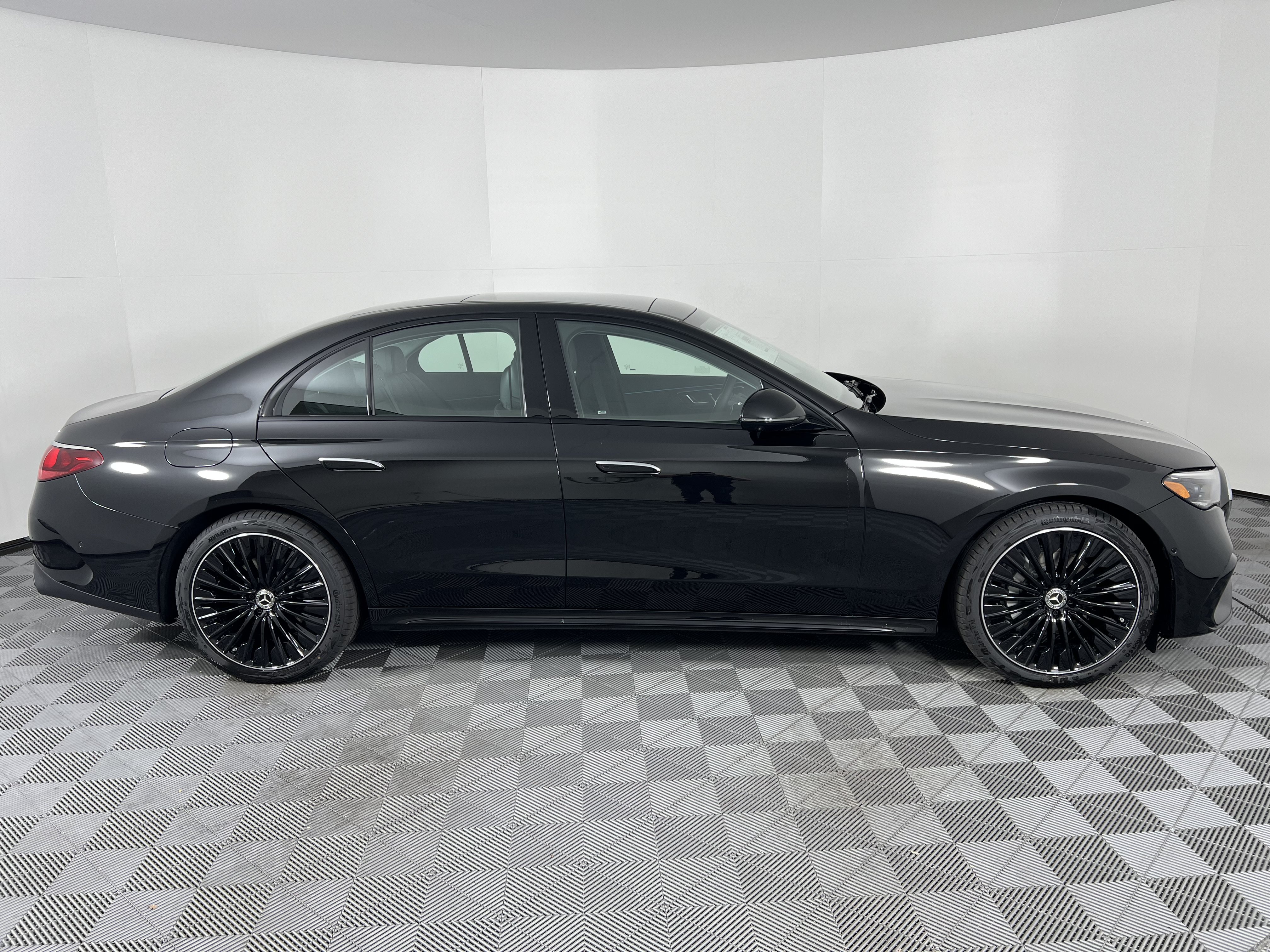 New 2026 Mercedes-Benz E 350 4MATIC Sedan image 14