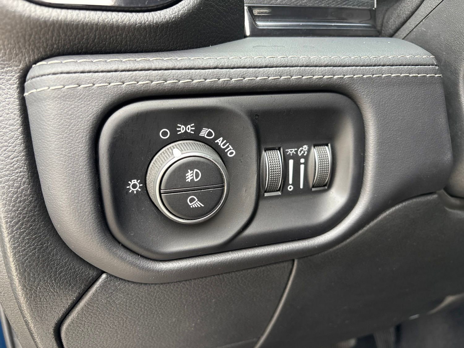 Used 2022 RAM 2500 Limited w/ Night Edition AWD/4WD image 14
