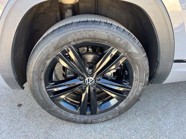 Used 2023 Volkswagen Atlas Cross Sport SEL R-Line AWD/4WD image 9