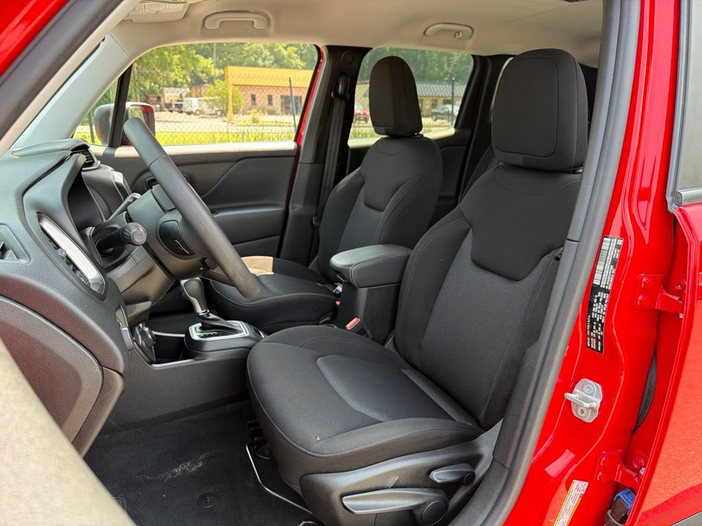 Used 2023 Jeep Renegade Latitude AWD/4WD image 18