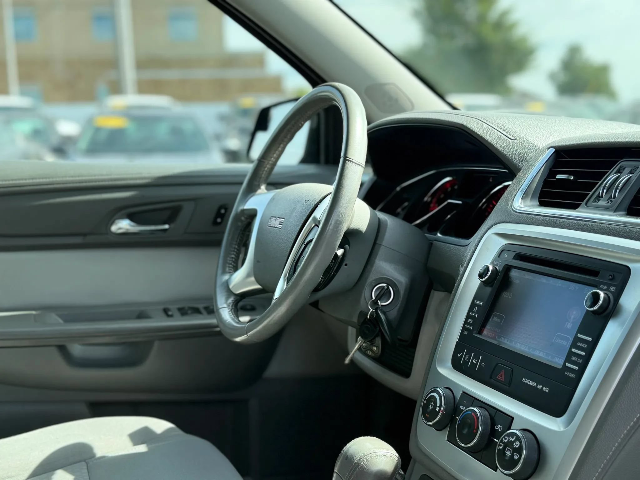 Used 2015 GMC Acadia SLE AWD/4WD image 32
