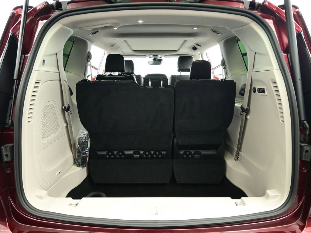 Used 2022 Chrysler Pacifica Limited image 41