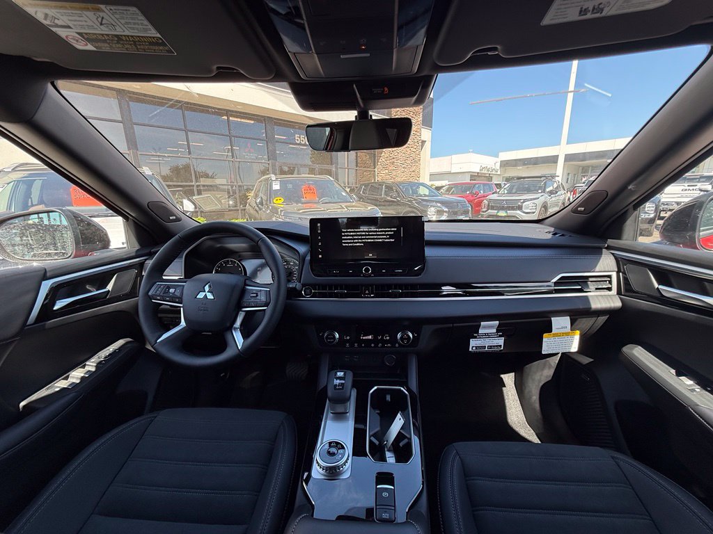 New 2026 Mitsubishi Outlander LE FWD image 18