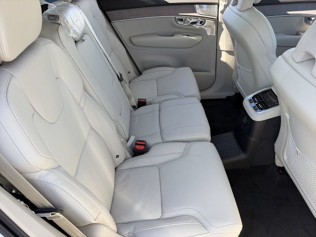 New 2027 Volvo XC90 T8 Ultra AWD/4WD image 14