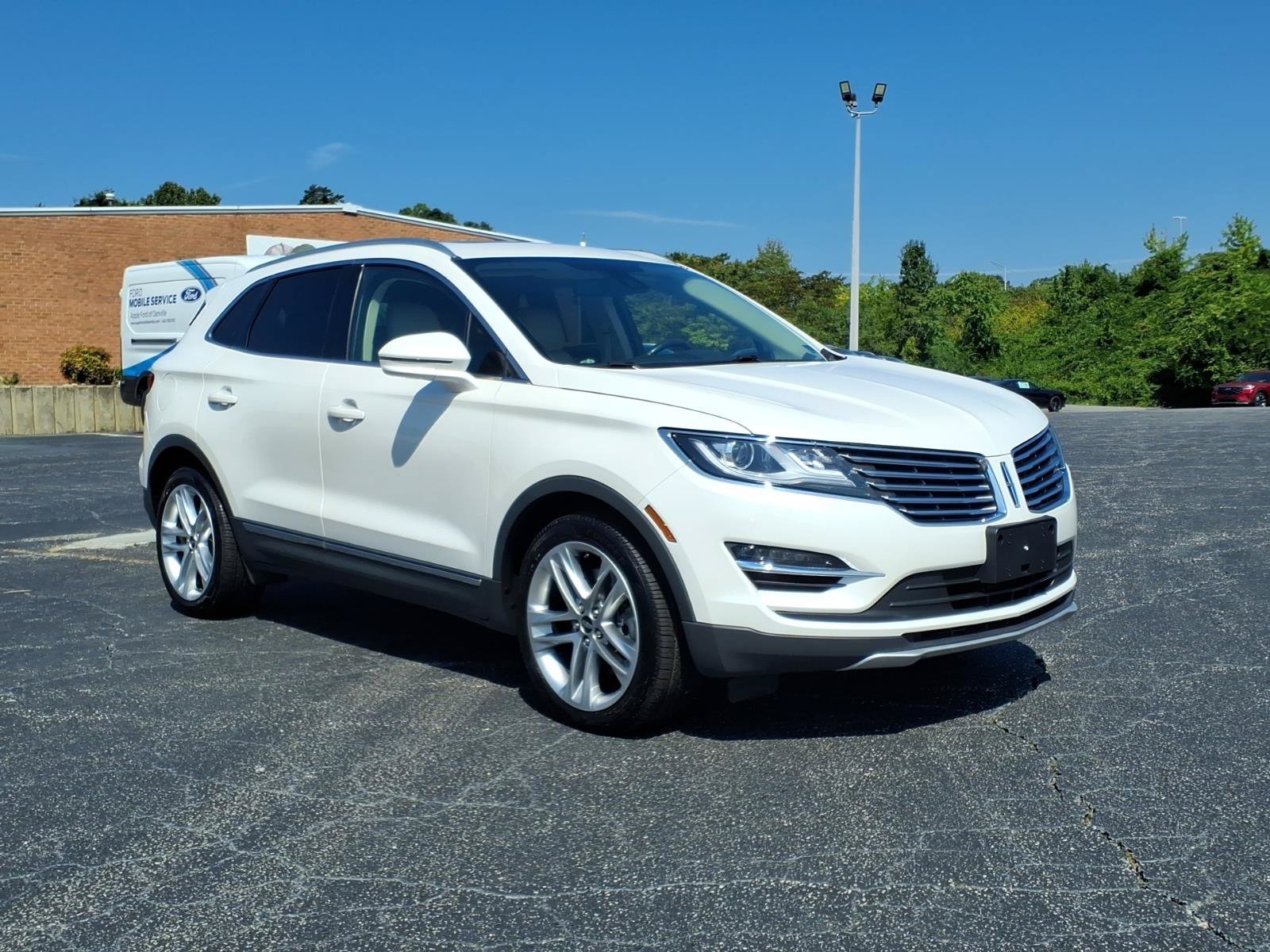 Used 2017 Lincoln MKC Reserve w/ Lincoln MKC Climate Package AWD/4WD image 2