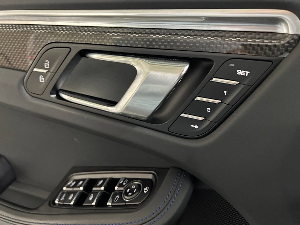 Used 2022 Porsche Macan S AWD/4WD image 39