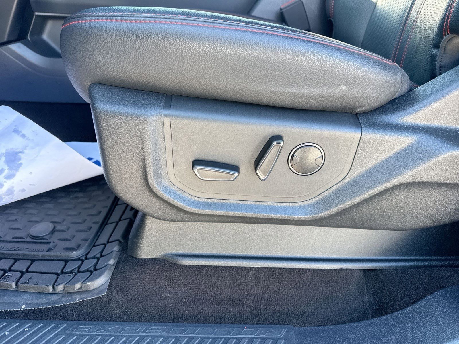 Used 2023 Ford Expedition Limited image 14