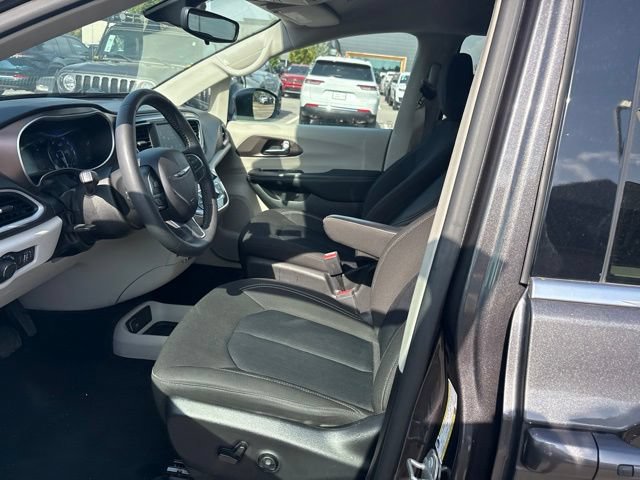 Used 2023 Chrysler Voyager LX FWD image 12