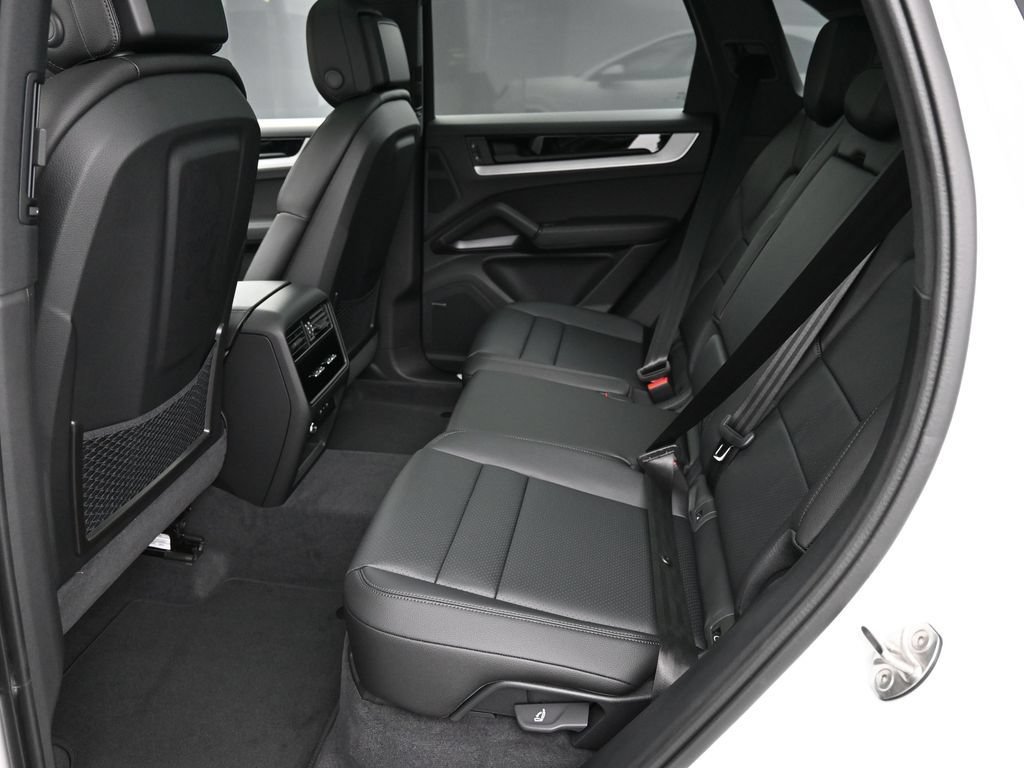 Certified 2026 Porsche Cayenne E-Hybrid AWD/4WD image 7