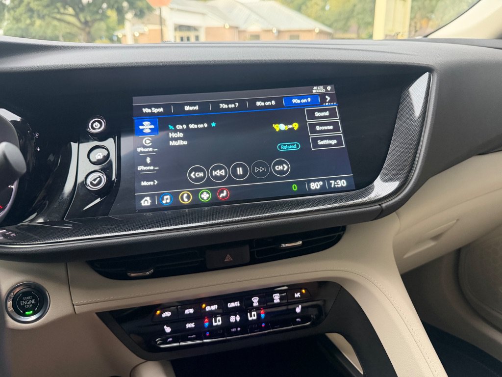 Used 2023 Buick Envision Essence AWD/4WD image 17