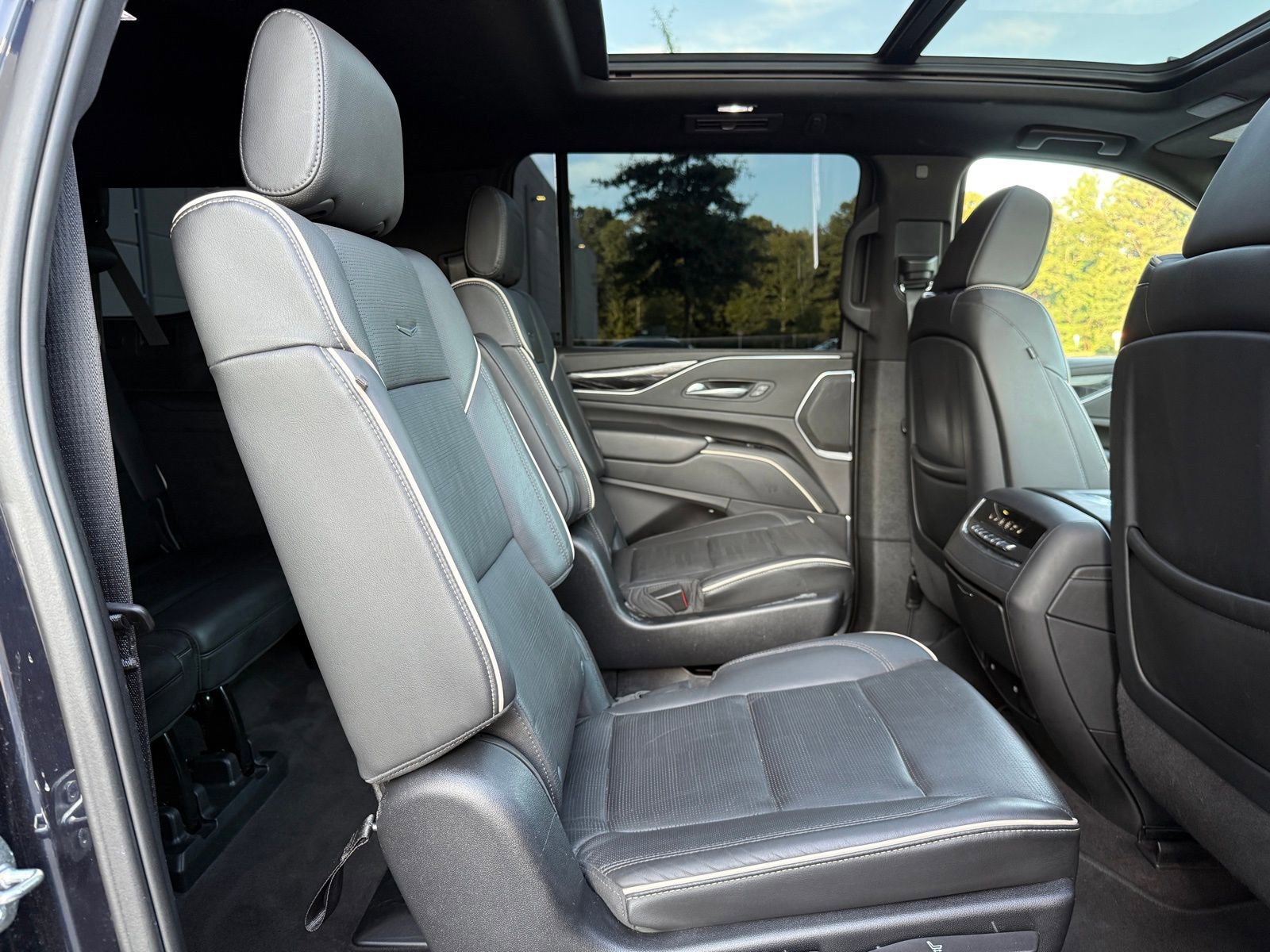 Used 2023 Cadillac Escalade ESV Sport image 43