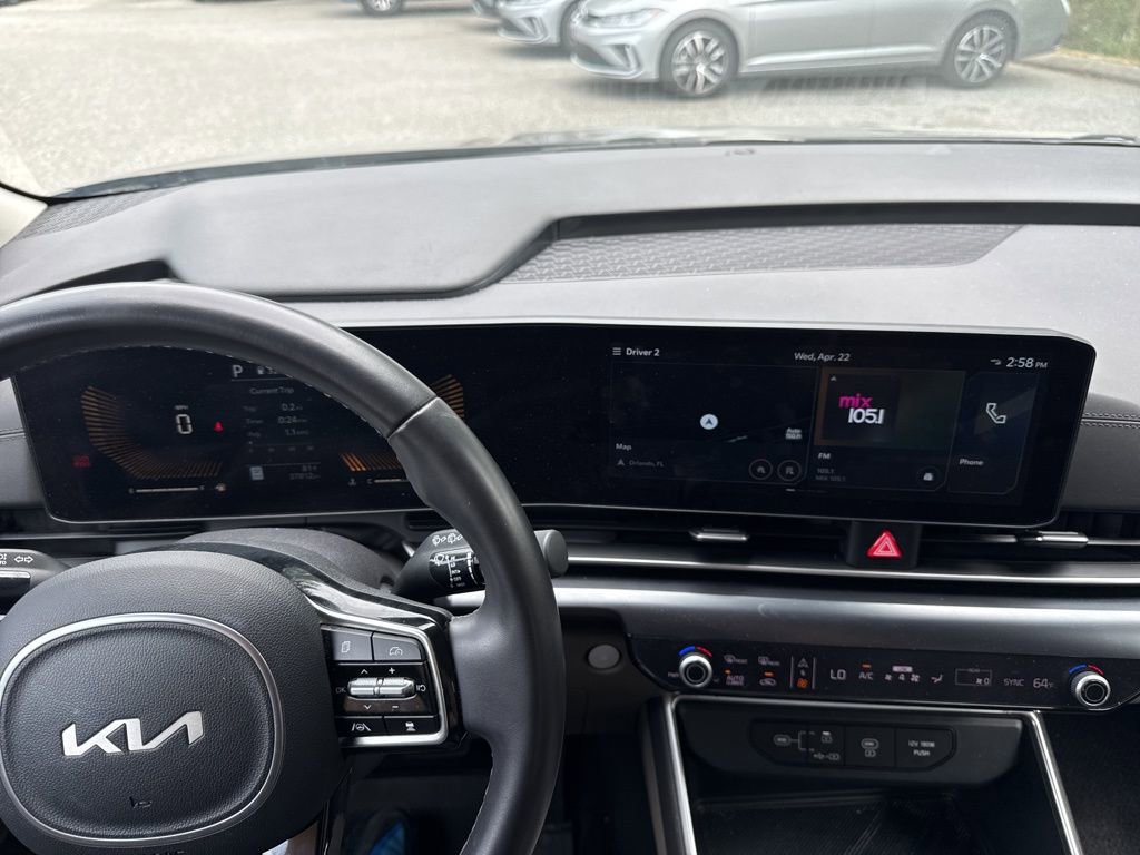 Used 2025 Kia Carnival image 24