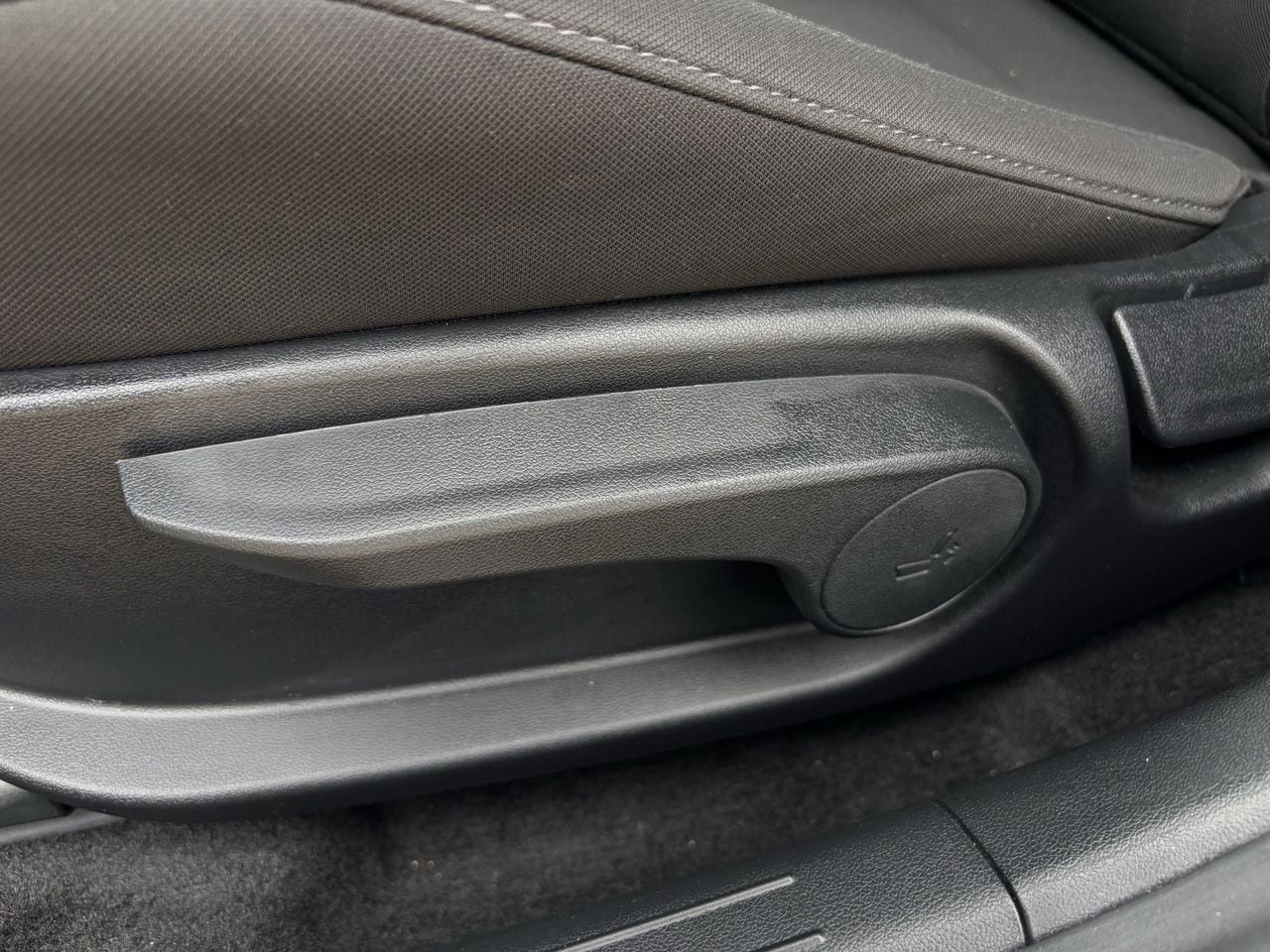Used 2025 Hyundai Elantra Sport FWD image 27