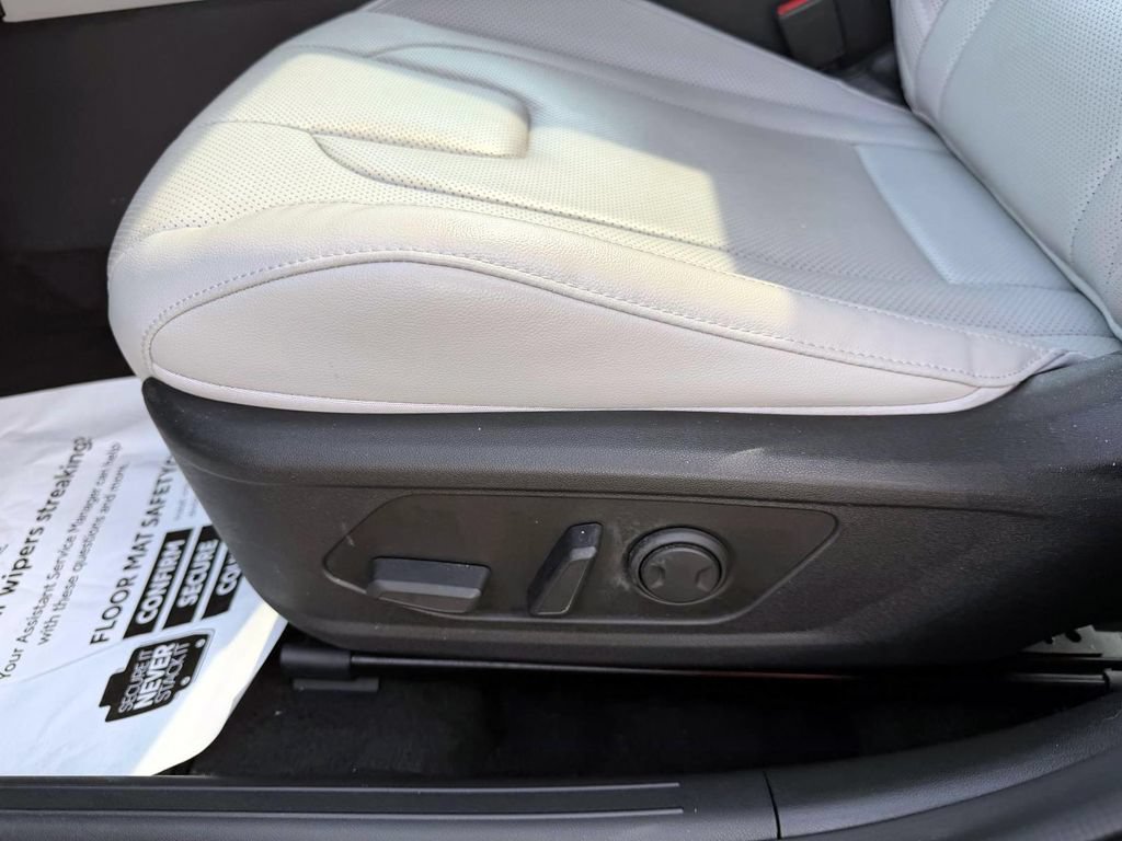 Certified 2023 Hyundai Elantra Limited FWD image 14