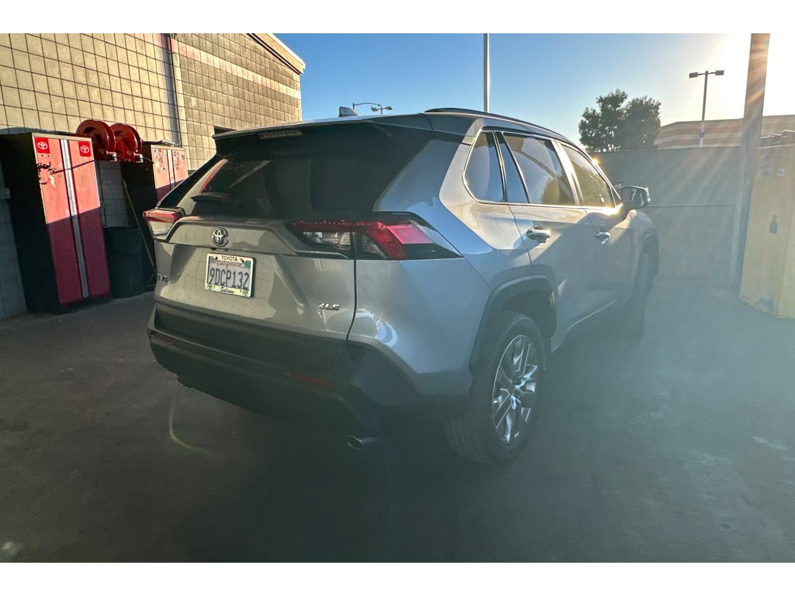 Used 2022 Toyota RAV4 XLE Premium FWD image 5