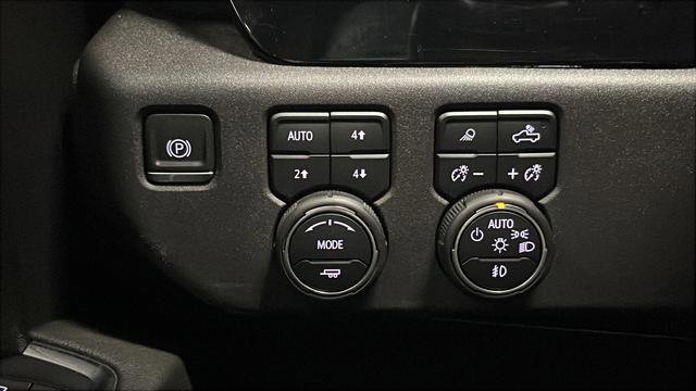 Used 2022 Chevrolet Silverado 1500 LT Trail Boss w/ LT Trail Boss Premium Package AWD/4WD image 34