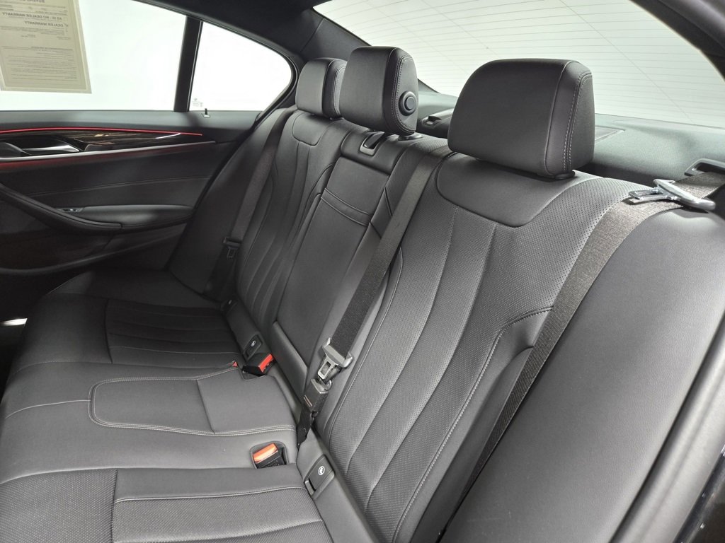 Used 2021 BMW 530e xDrive w/ M Sport Package image 34