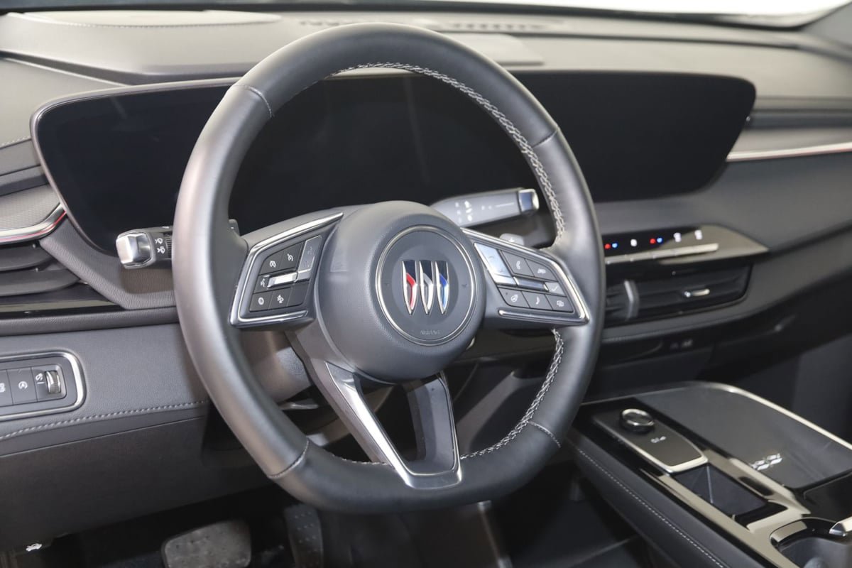 Used 2025 Buick Enclave Sport Touring FWD image 6