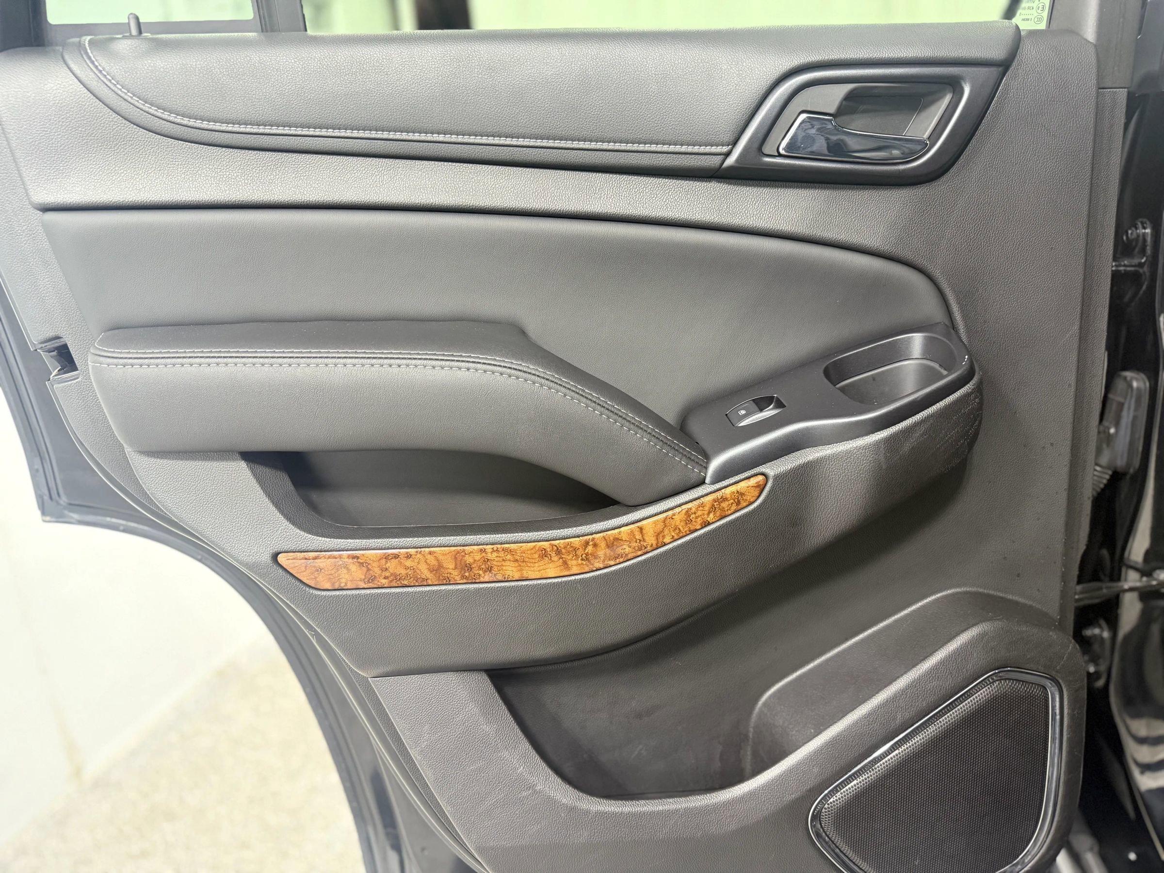 Used 2015 Chevrolet Tahoe LTZ image 35