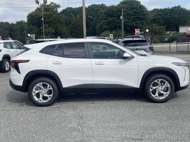 New 2026 Chevrolet Trax LS w/ LS Convenience Package FWD image 2